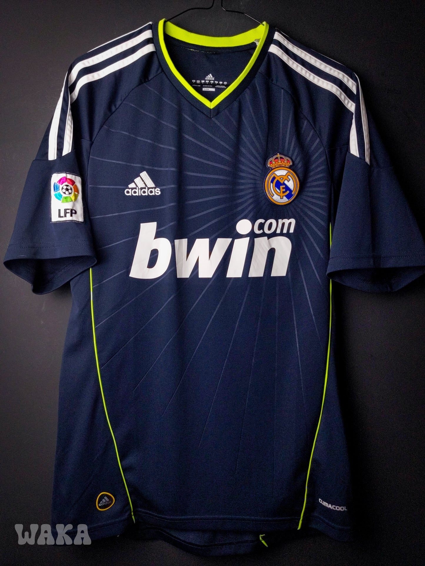 Real Madrid 2010/2011 - Ozil - Away Shirt - S