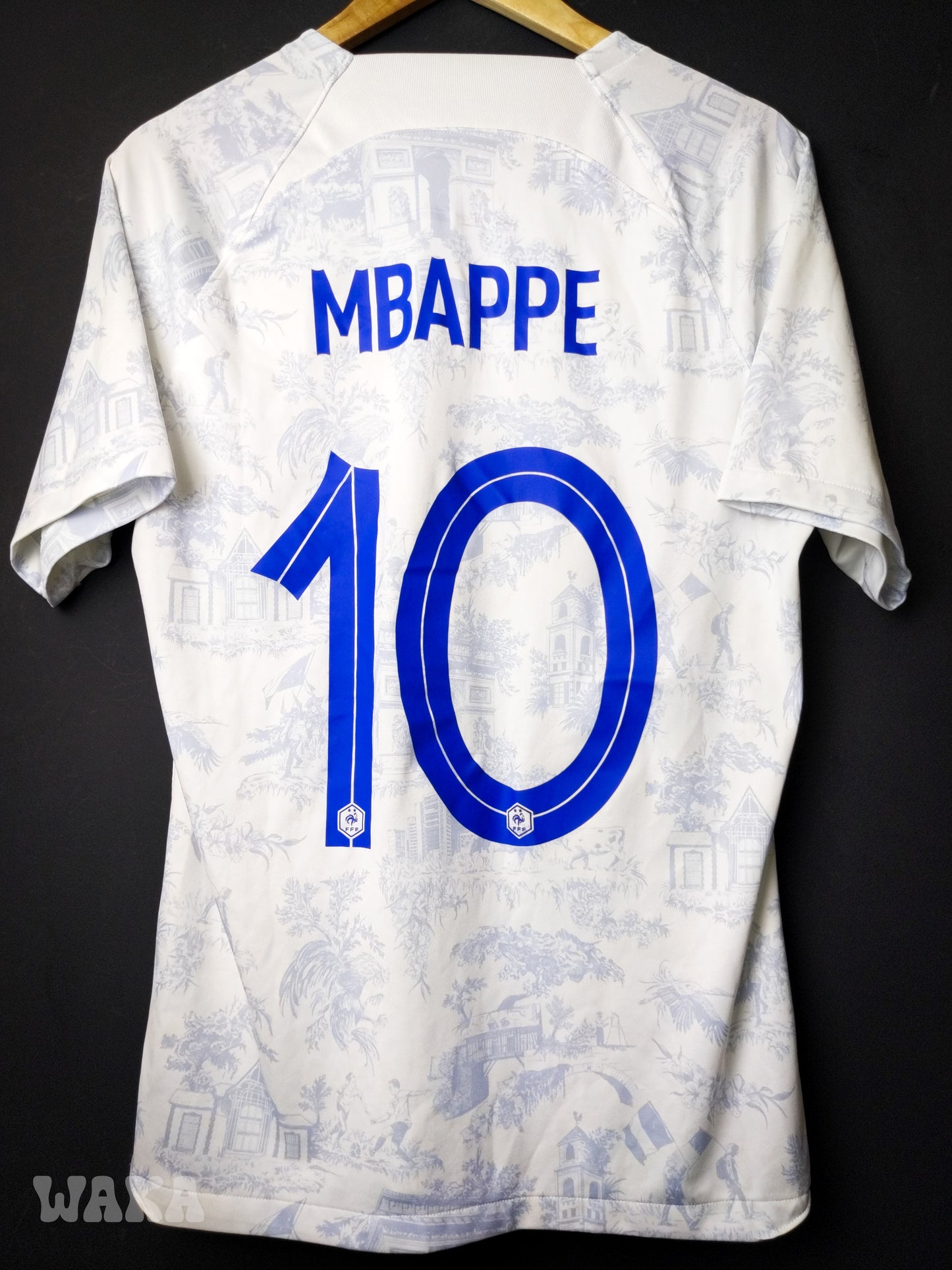 France 2022 - Mbappé - Away shirt - M