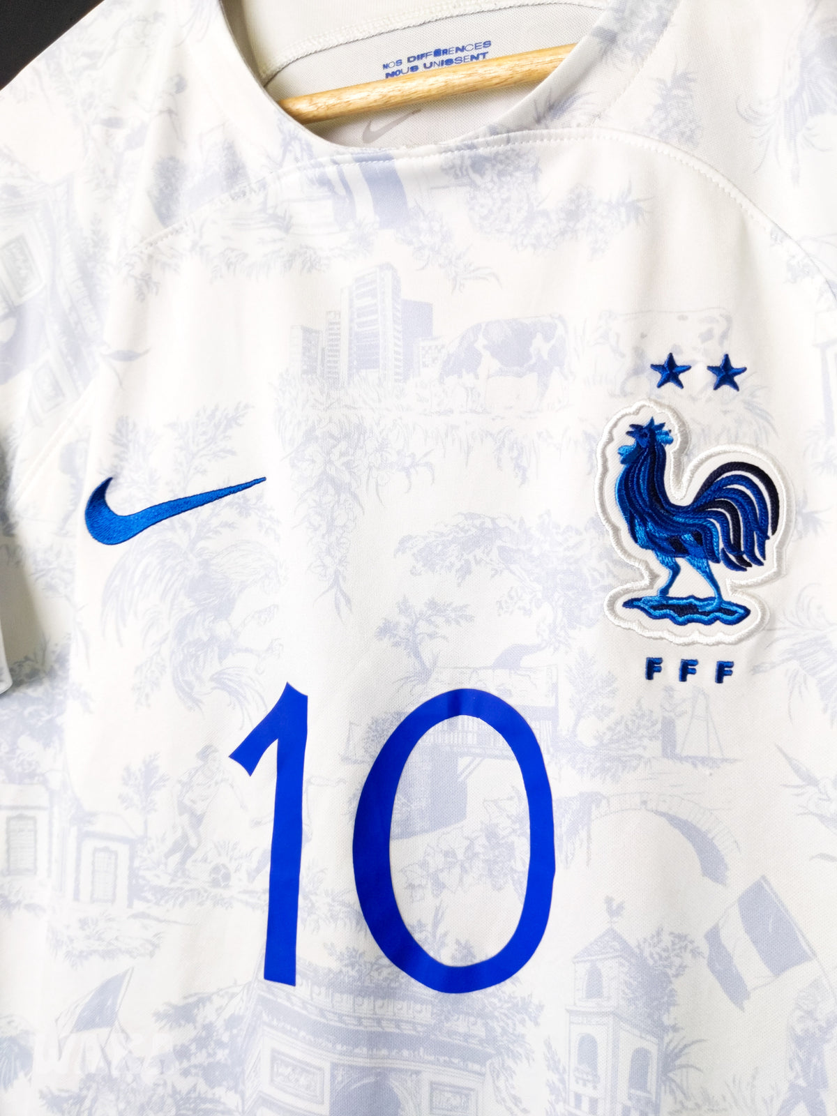 France 2022 - Mbappé - Away shirt - M